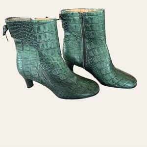 Bolo Hunter Green Crocodile Embossed  Leather Heeled Boot Sz 6